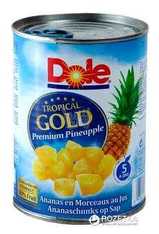 Мини юбкадағы жалаң аяқтардың суреті